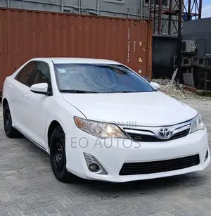 Toyota Camry LE 4dr Sedan (2.5L 4cyl 6A) 2012 White