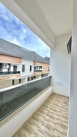 1bdrm Shared Apartment in Lommond Garden, Lekki Phase 2 for rent