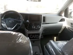 Toyota Sienna 2016 Silver