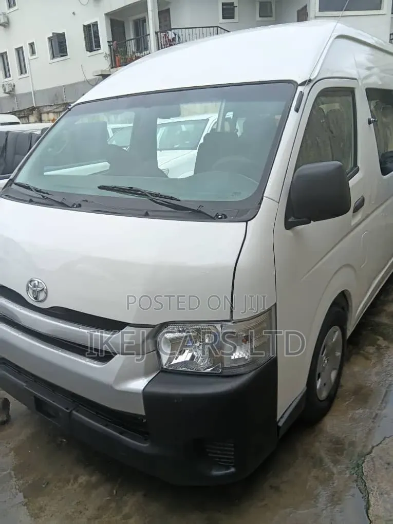 Toyota HiAce 2014 White