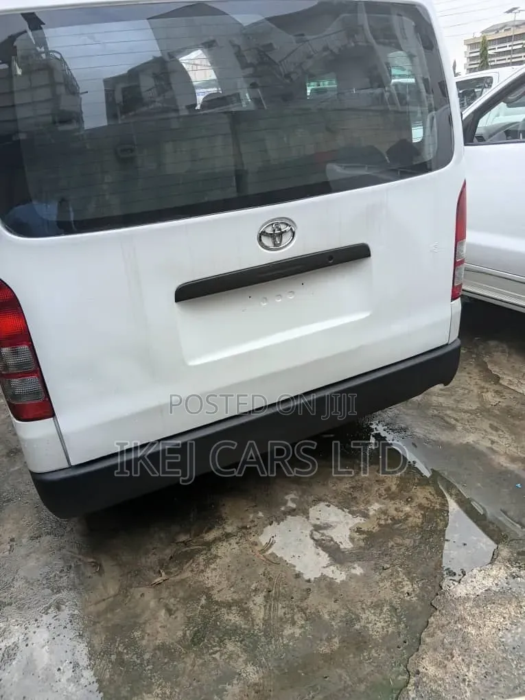 Toyota HiAce 2014 White
