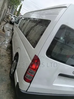 Toyota HiAce 2014 White