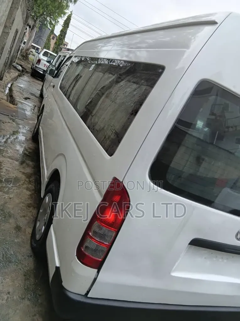 Toyota HiAce 2014 White