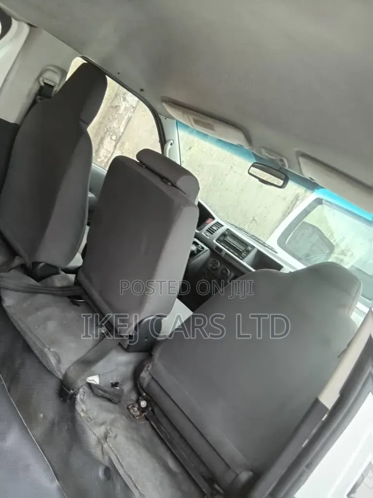 Toyota HiAce 2014 White
