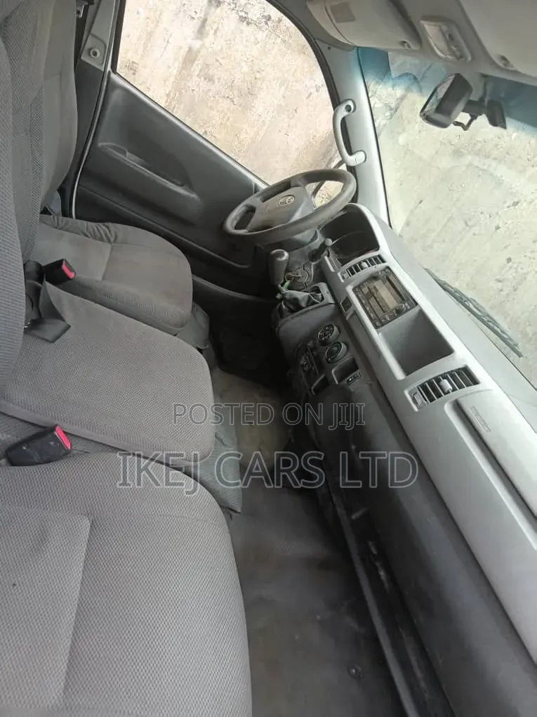 Toyota HiAce 2014 White