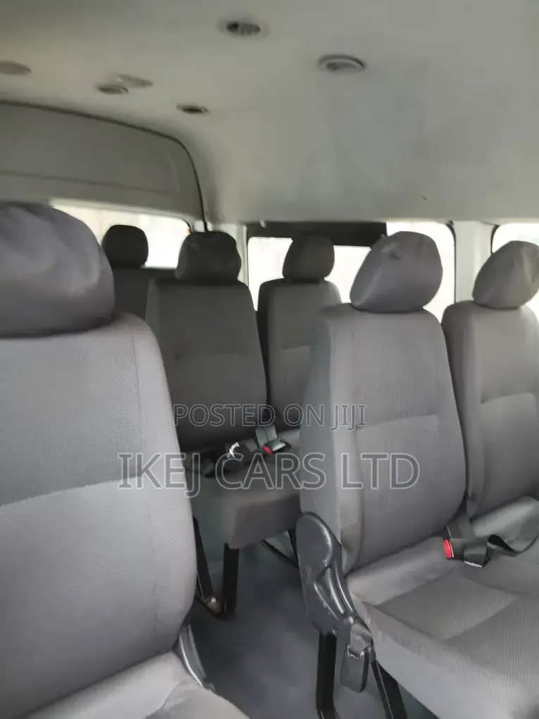 Toyota HiAce 2014 White