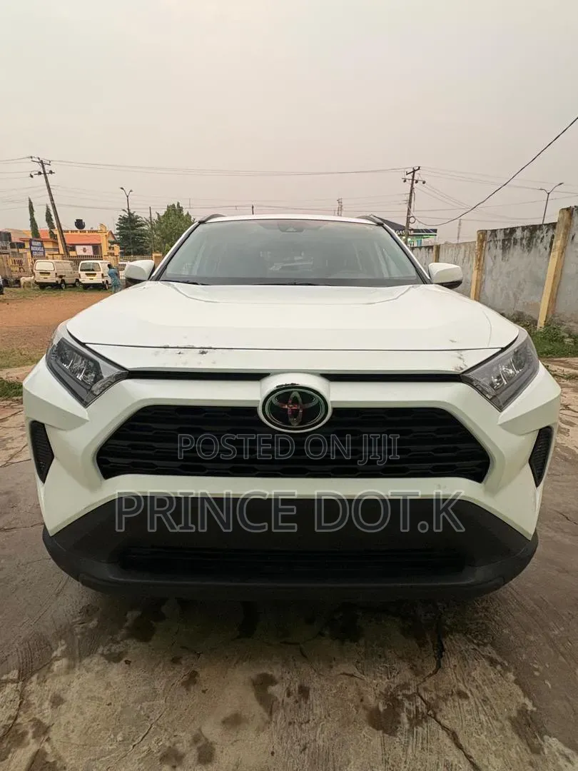 Toyota RAV4 2021 White