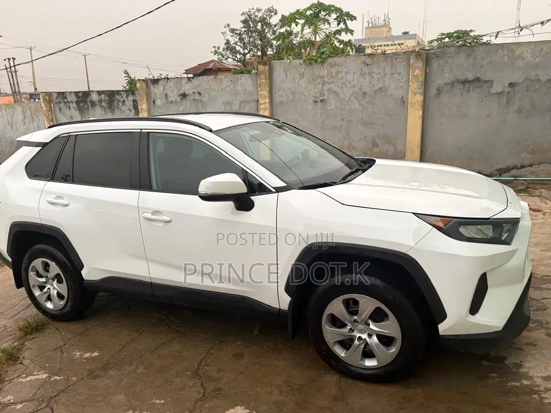 Toyota RAV4 2021 White