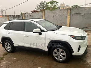 Toyota RAV4 2021 White