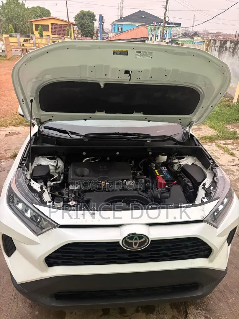 Toyota RAV4 2021 White