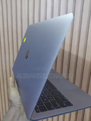 Laptop Apple MacBook Pro 2017 8GB Intel Core i5 SSD 250GB
