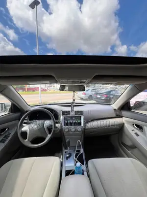 Toyota Camry LE 4dr Sedan (2.5L 4cyl 6A) 2011 Gold