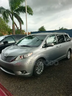 Toyota Sienna 2015 Silver