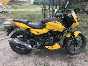 Bajaj Pulsar 220 F 2025 Yellow