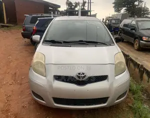 Toyota Yaris 2010 Silver