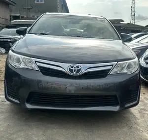 Toyota Camry Hybrid LE 2012 Gray