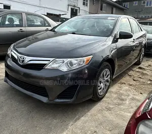 Toyota Camry Hybrid LE 2012 Gray