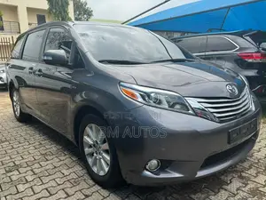 Toyota Sienna XLE Premium 8 Passenger (3.5L 6cyl 6A) 2016 Gray
