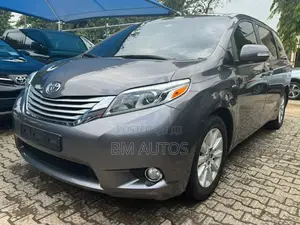Toyota Sienna XLE Premium 8 Passenger (3.5L 6cyl 6A) 2016 Gray