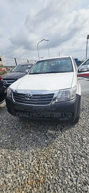 Toyota Hilux 2010 White