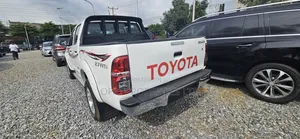 Toyota Hilux 2010 White
