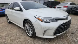 Toyota Avalon Limited Sedan FWD (3.5L 6cyl 6A) 2017 White
