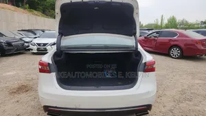 Toyota Avalon Limited Sedan FWD (3.5L 6cyl 6A) 2017 White