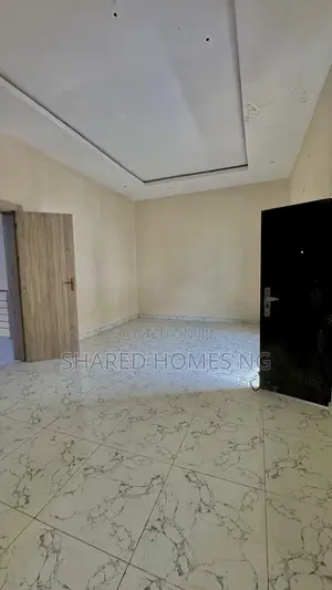 1bdrm Shared Apartment in Lommond Garden, Lekki Phase 2 for rent