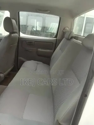 Toyota Hilux 2010 White