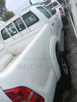 Toyota Hilux 2010 White