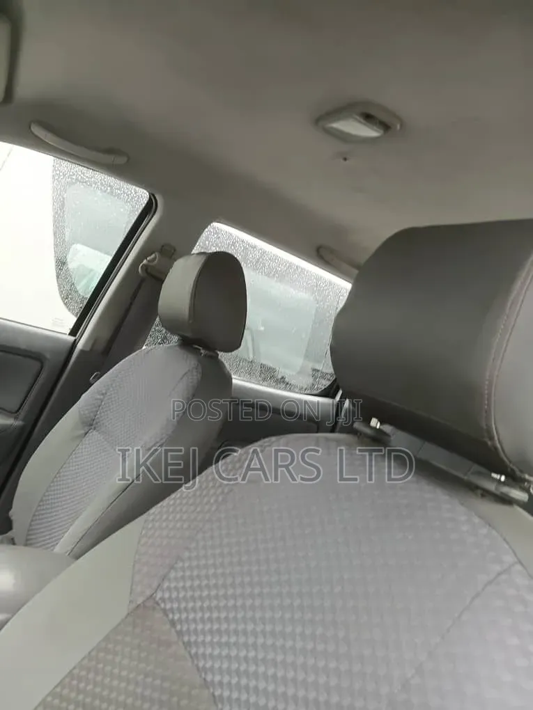 Toyota Hilux 2010 White