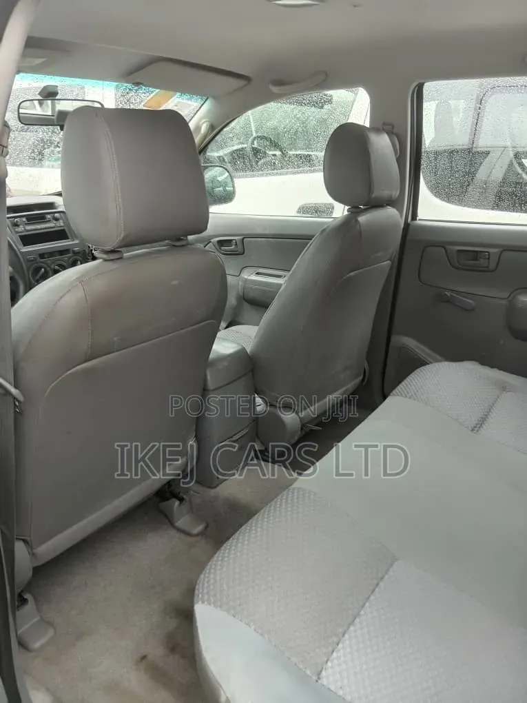 Toyota Hilux 2010 White