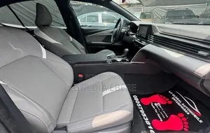 Toyota Camry SE 2025 Blue