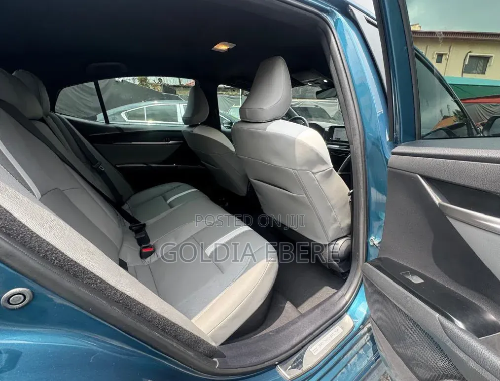 Toyota Camry SE 2025 Blue