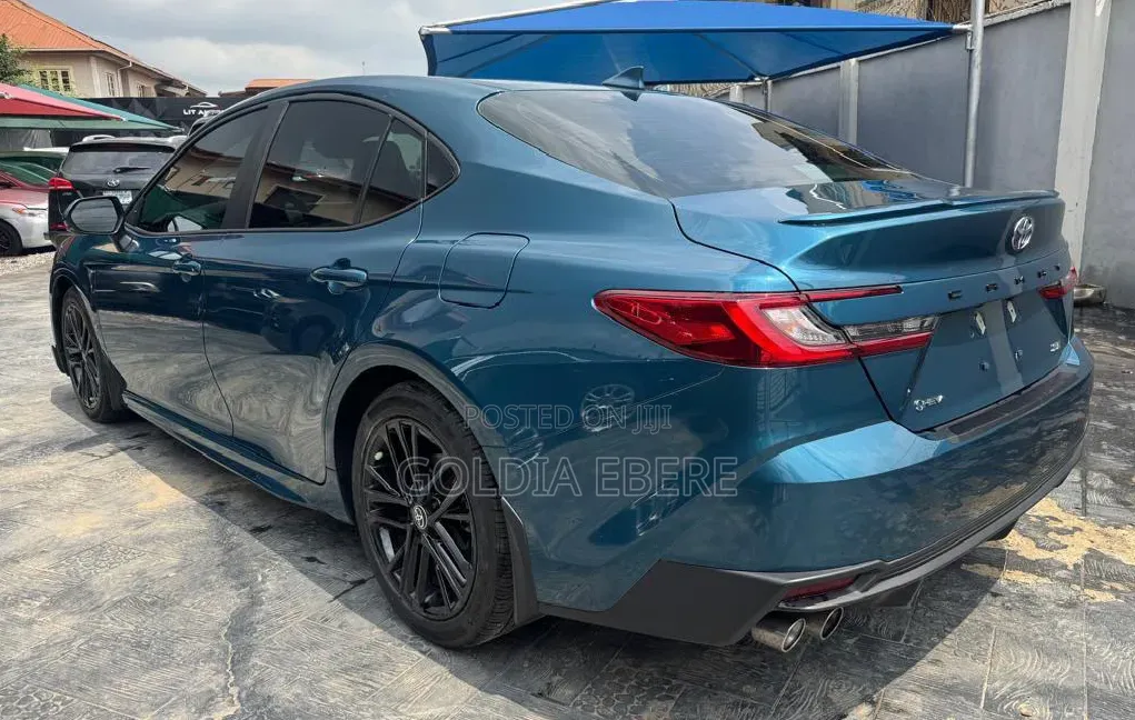 Toyota Camry SE 2025 Blue
