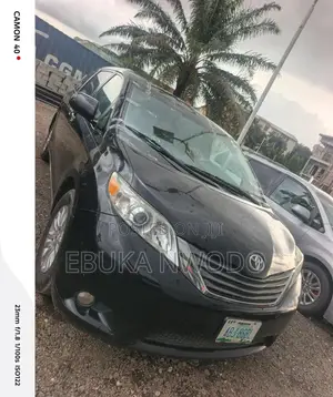 Toyota Sienna 2012 Black
