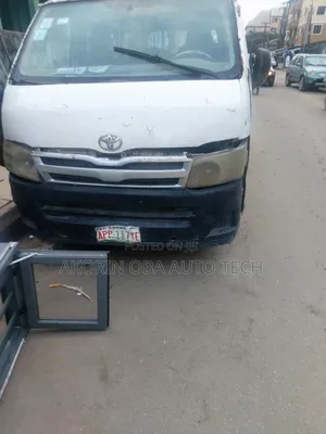 Toyota HiAce 2010 White