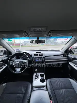 Toyota Camry SE 4dr Sedan (2.5L 4cyl 6A) 2014 White
