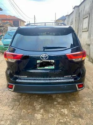 Toyota Highlander LE 4x2 V6 (3.5L 6cyl 8A) 2017 Black