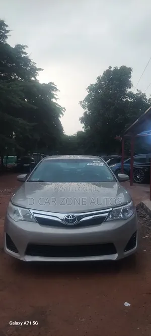 Toyota Camry LE 4dr Sedan (2.5L 4cyl 6A) 2014 Gray