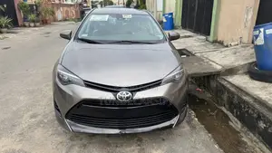 Toyota Corolla LE Eco (1.8L 4cyl 2A) 2018 Brown