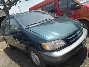 Toyota Sienna 1999 Green