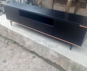 A 6 Feet TV Stand Design to Perfect Your Background