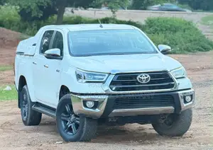 Toyota Hilux Revo Double Cab Petrol 2.7 AWD 2022 White