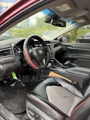 Toyota Camry LE (2.5L 4cyl 8A) 2019 Red