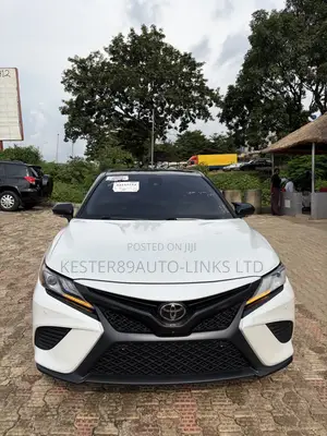 Toyota Camry XSE V6 FWD (3.5L 6cyl 8AM) 2018 White