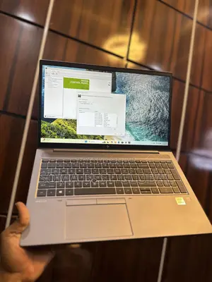 New Laptop HP ZBook Firefly 15 G7 16GB Intel Core i7 SSD 512GB