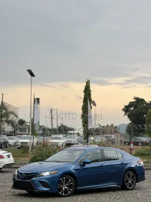 Toyota Camry SE FWD 2020 Blue
