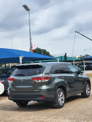 Toyota Highlander XLE 2019 Green