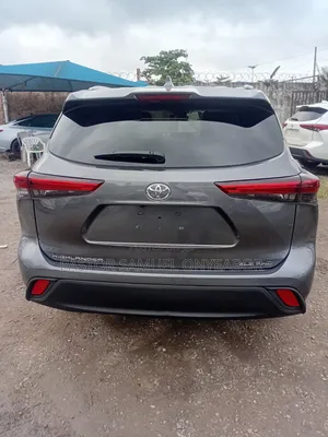 Toyota Highlander XLE 2021 Gray